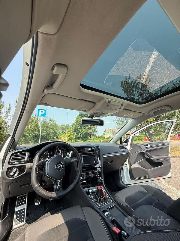 Usata VW Golf VII 110 CV (80 kW) 2014 Bianco Utilitaria