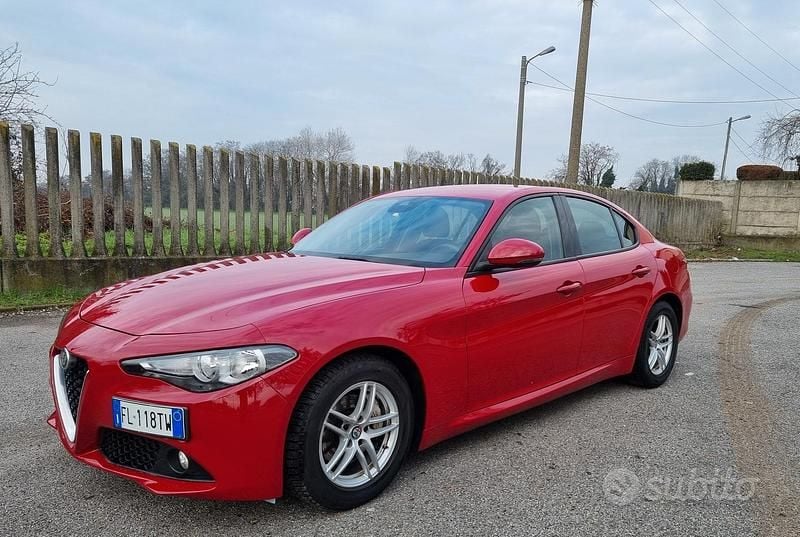 Usata Alfa Romeo Giulia Business Launch Edition 150 CV (110 kW) 2017 Rosso Berlina
