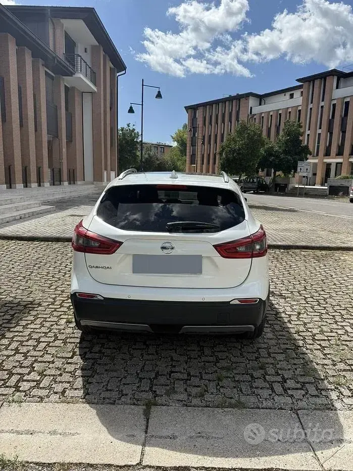 Usata Nissan Qashqai N-Connecta 116 CV (85 kW) 2019 Bianco SUV