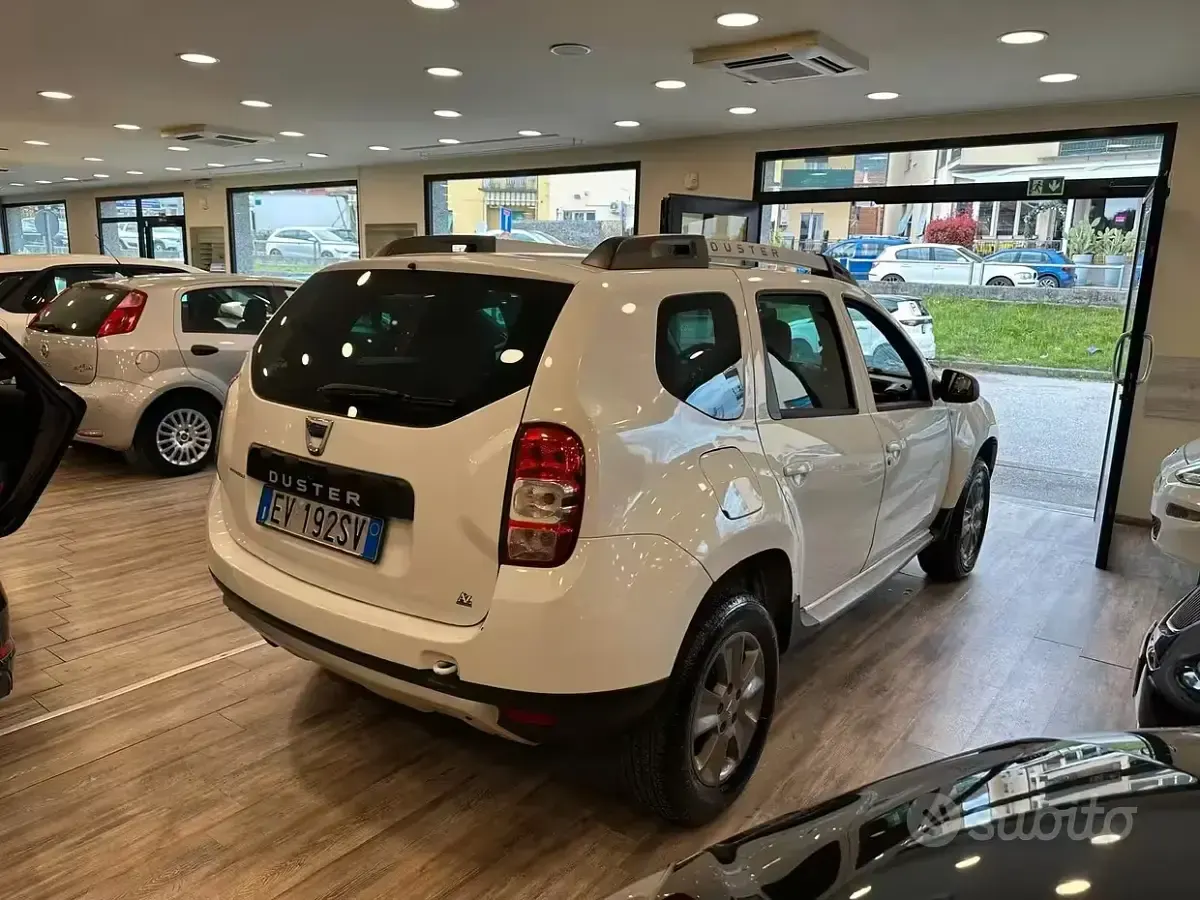 Usata Dacia Duster Lauréate 110 CV (80 kW) 2014 Bianco SUV