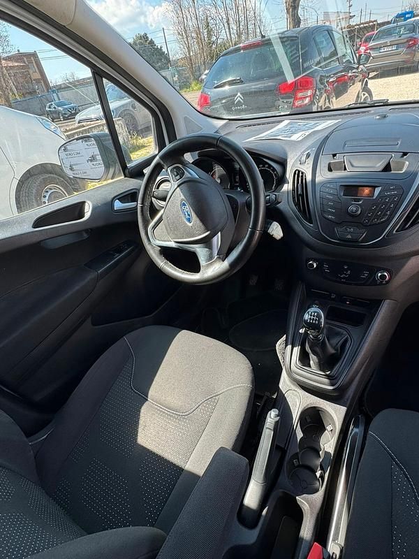 Usata Ford Tourneo Courier 99 CV (72 kW) 2021 Bianco Monovolume