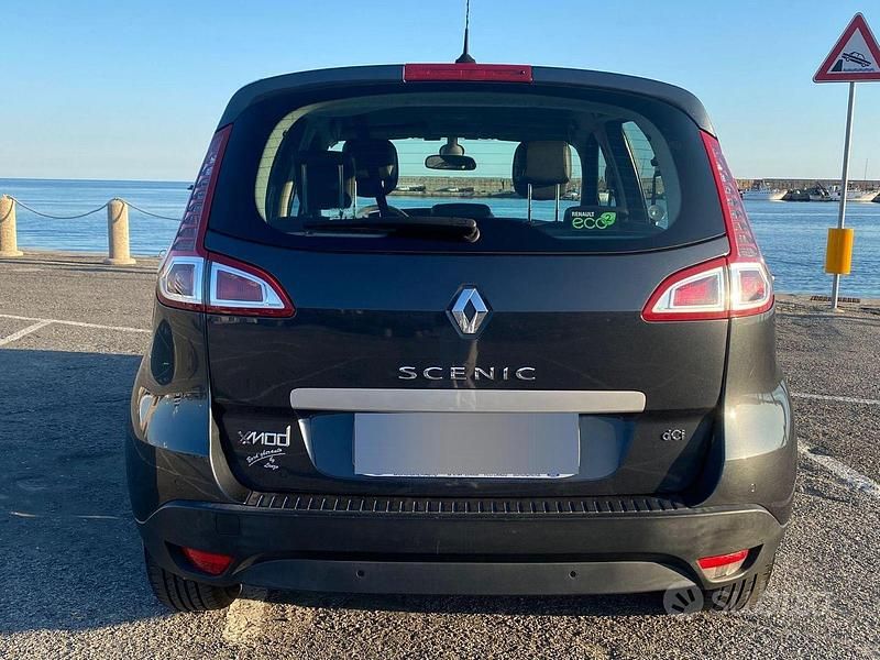 Usata Renault Scénic III Dynamique 110 CV (80 kW) 2011 Marrone Monovolume