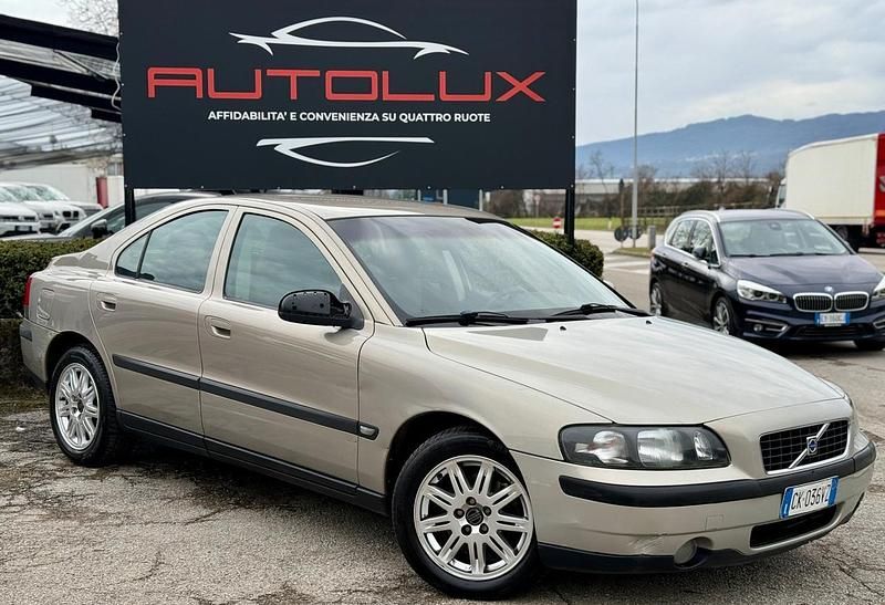 Usata Volvo S60 163 CV (119 kW) 2003 Oro Berlina