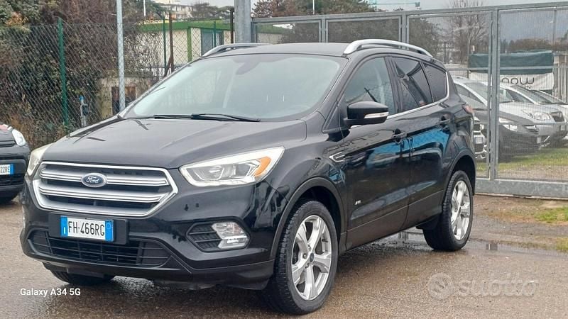 Nero Usata 2017 Ford Kuga Vignale SUV | 12.500 € (Super prezzo) - Immagine 1/4