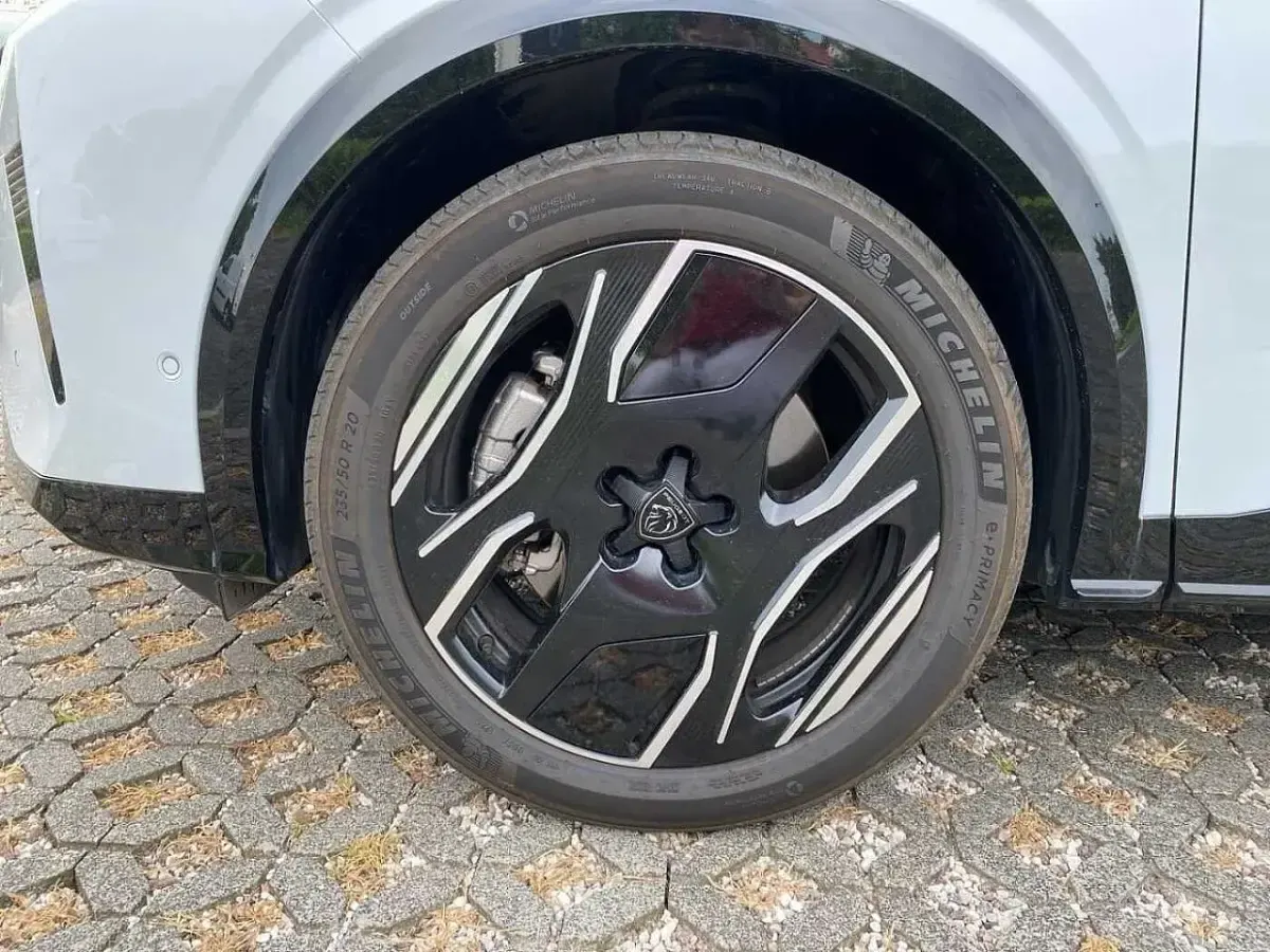 Usata Peugeot e-3008 GT 169 kW (231 CV) 2024 Bianco SUV