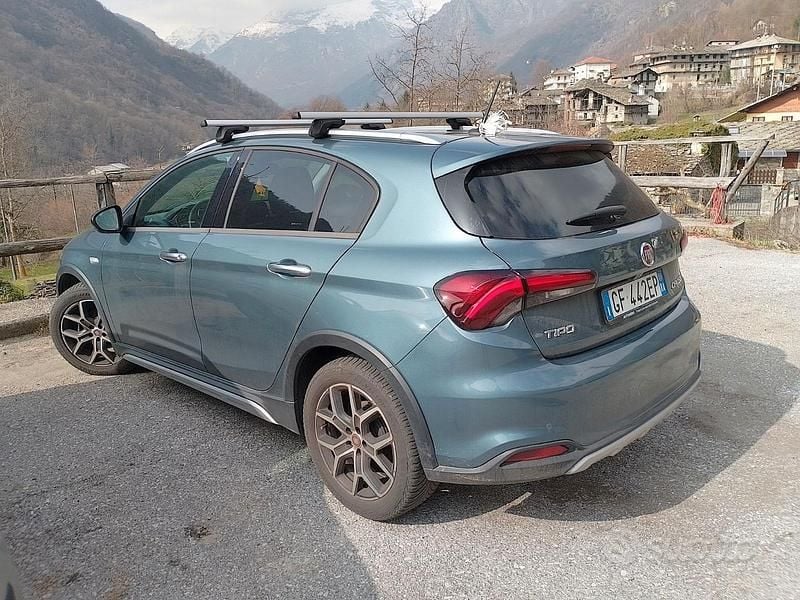 Usata Fiat Tipo Cross 101 CV (74 kW) 2021 Blu Berlina