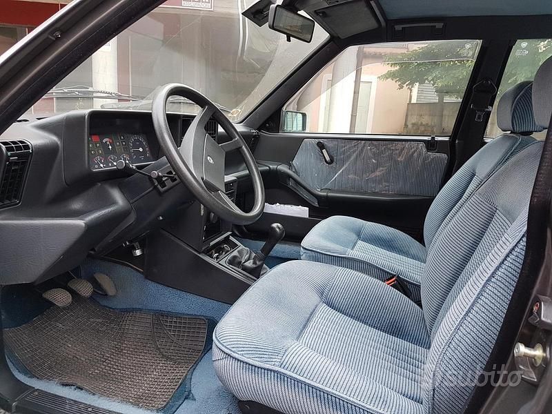 Usata Lancia Prisma 77 CV (56 kW) 1988 Grigio Berlina