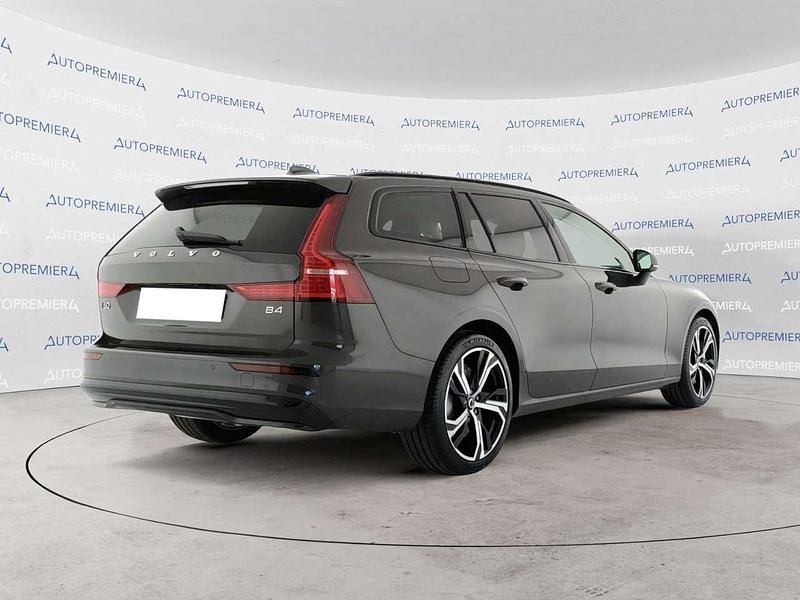 Nuova Volvo V60 Core 197 CV (144 kW) 2025 Grigio scuro Station wagon