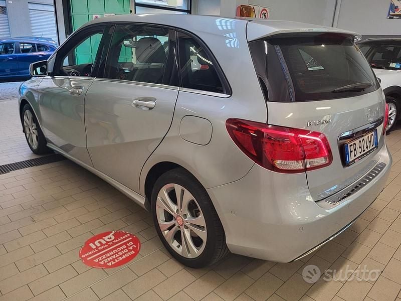 Usata Mercedes B180 109 CV (80 kW) 2015 Grigio Monovolume