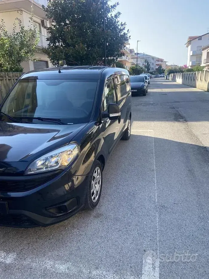 Usata Fiat Doblò 90 CV (66 kW) 2015 Nero Monovolume
