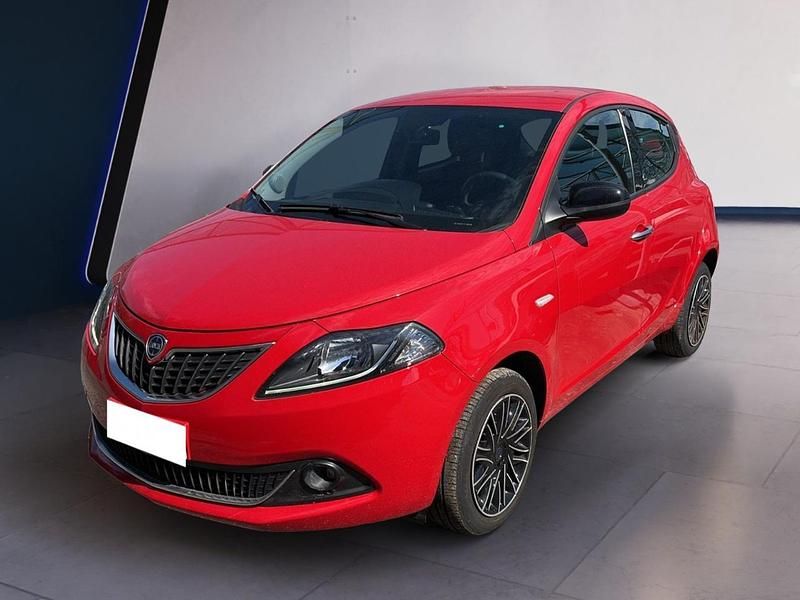 Usata Lancia Ypsilon Gold 70 CV (51 kW) 2021 Rosso Utilitaria