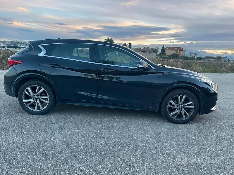 Usata Infiniti Q30 109 CV (80 kW) 2018 Nero Utilitaria