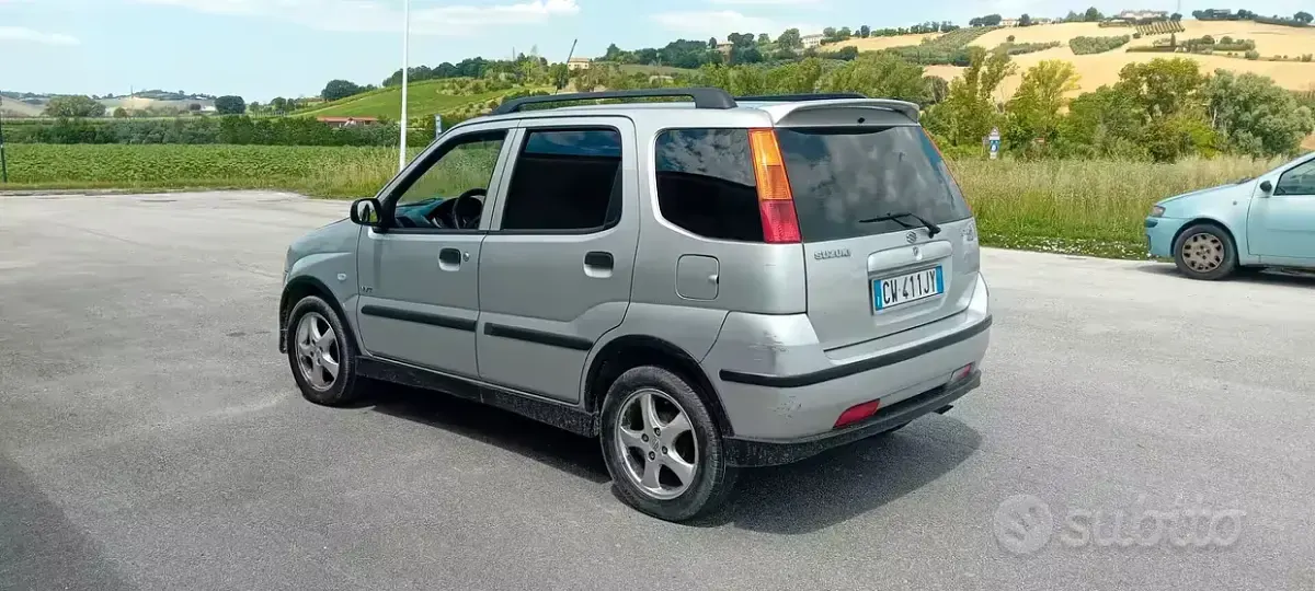 Usata Suzuki Ignis 94 CV (69 kW) 2005 Grigio Utilitaria