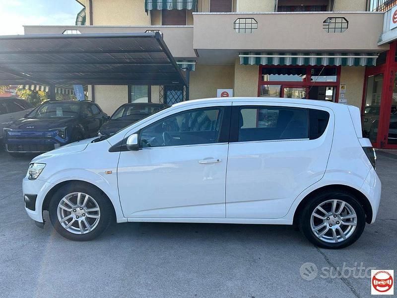 Usata Chevrolet Aveo LT 86 CV (63 kW) 2011 Bianco Utilitaria