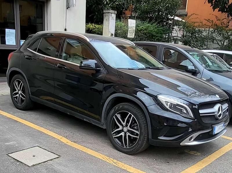 Usata Mercedes GLA200 Premium 136 CV (100 kW) 2015 Nero SUV