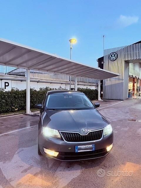 Usata Skoda Rapid Ambition 105 CV (77 kW) 2014 Grigio Utilitaria
