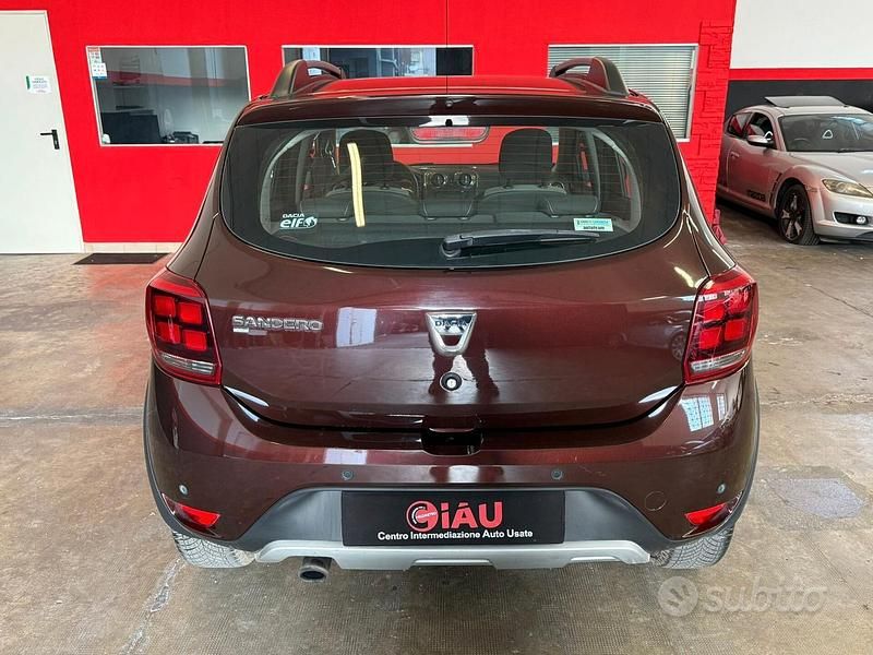 Usata Dacia Sandero Stepway 90 CV (66 kW) 2017 Marrone SUV
