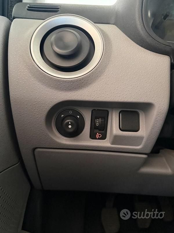 Usata Citroën C3 60 CV (44 kW) 2007 Grigio Berlina