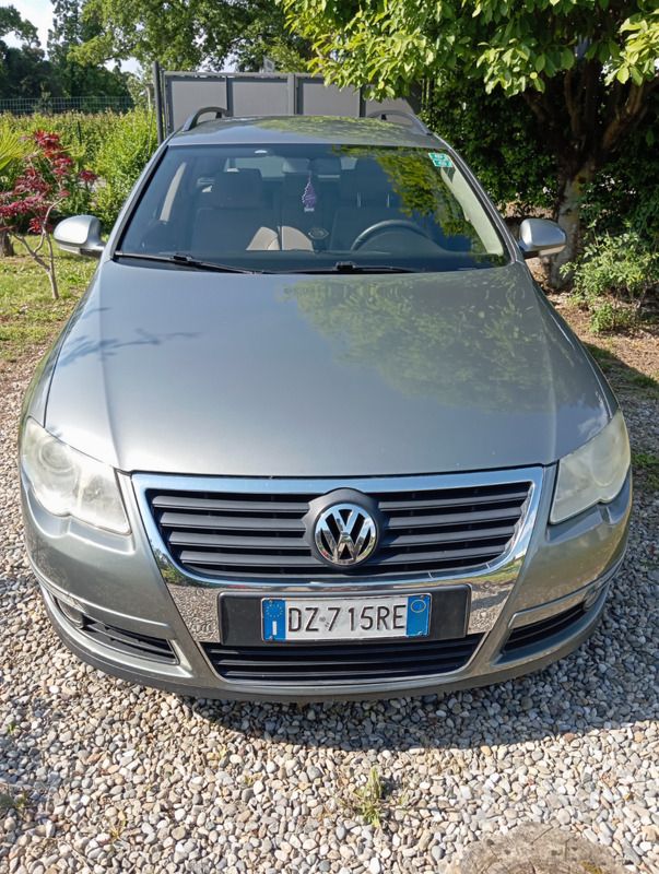 Usata VW Passat 105 CV (77 kW) 2010 Grigio Berlina
