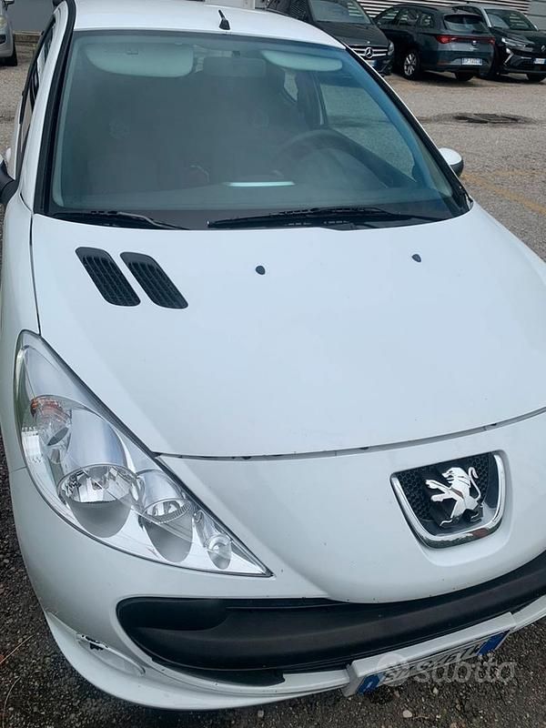 Usata Peugeot 206+ 60 CV (44 kW) 2012 Bianco Utilitaria