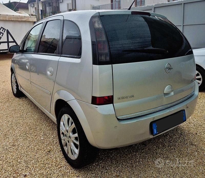 Usata Opel Meriva 75 CV (55 kW) 2009 Grigio Monovolume
