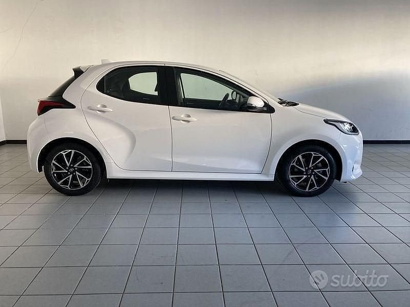 Usata Toyota Yaris Hybrid Trend 115 CV (84 kW) 2021 Bianco Berlina