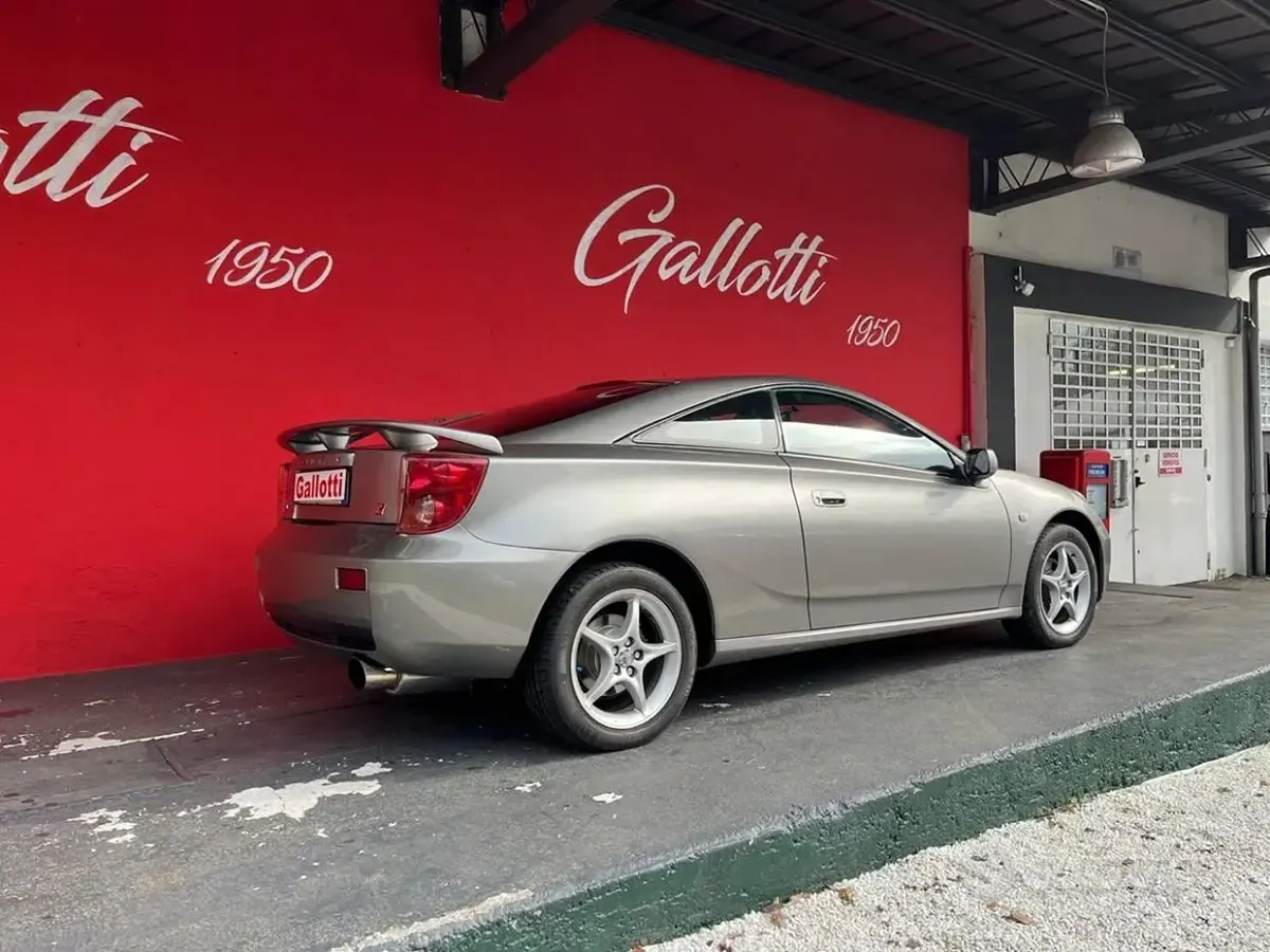 Begagnad Toyota Celica Sport 192 HK (141 kW) 2002 Grå Sportkupé