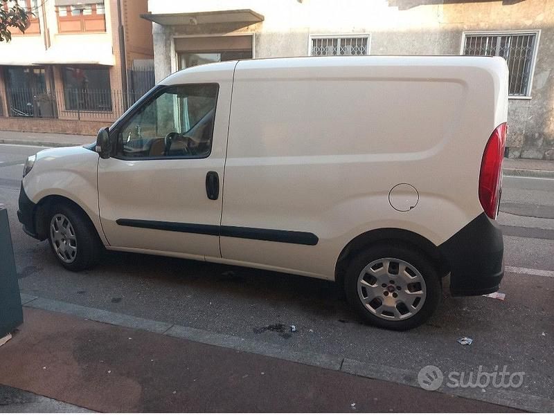 Usata Fiat Doblò 120 CV (88 kW) 2016 Bianco Monovolume