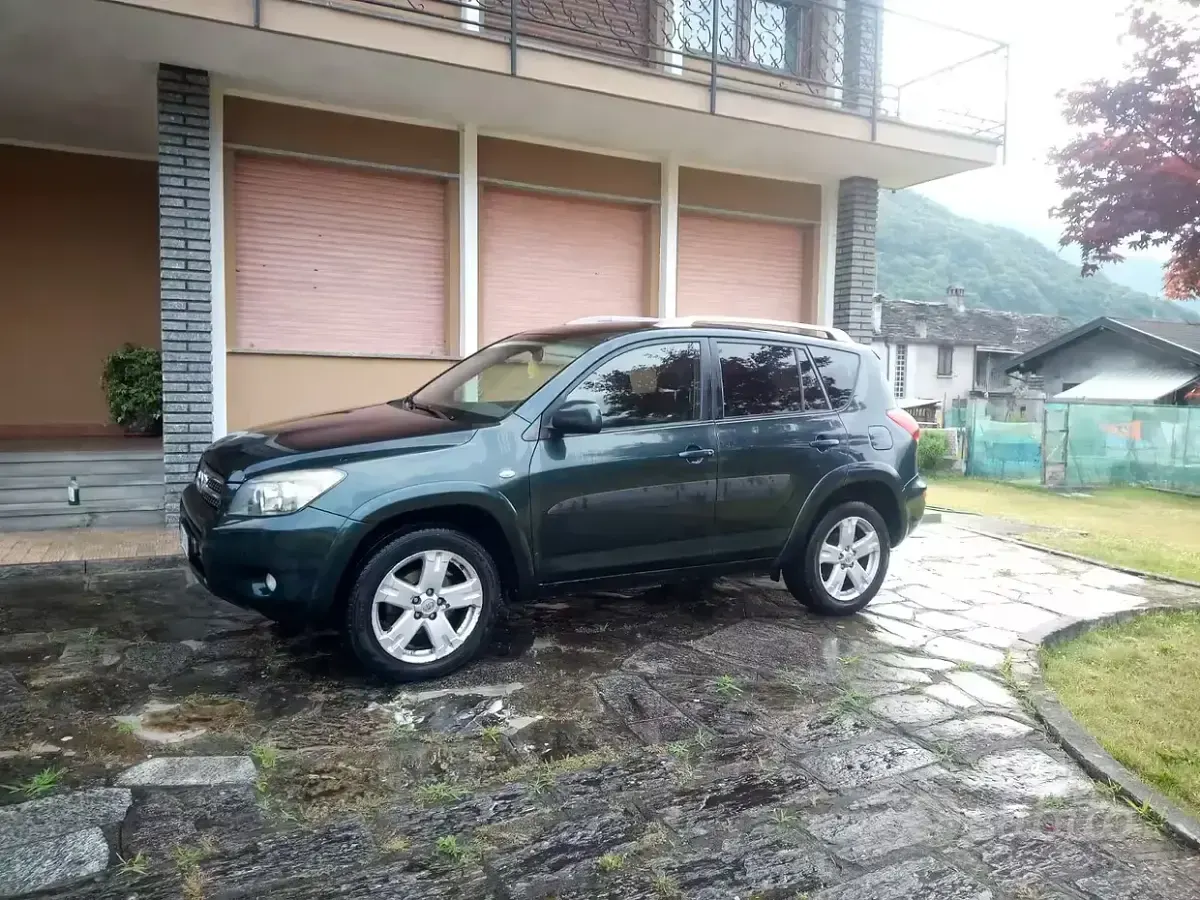 Usata Toyota RAV4 177 CV (130 kW) 2008 SUV