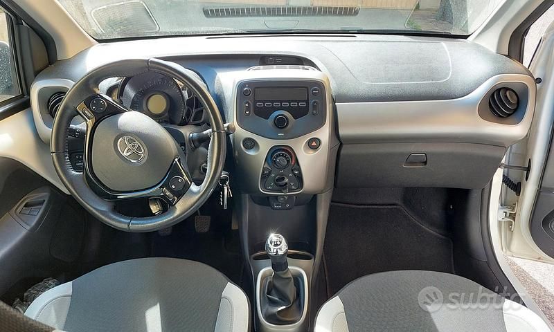 Usata Toyota Aygo X-cite 69 CV (50 kW) 2017 Bianco Utilitaria