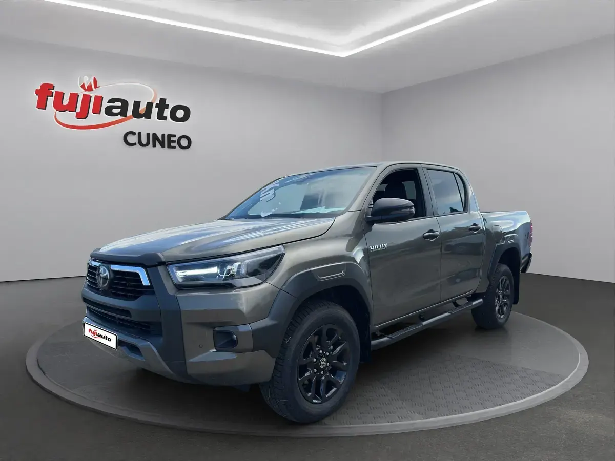 Nuova Toyota HiLux 204 CV (150 kW) 2026 Oxide bronze Pick-up