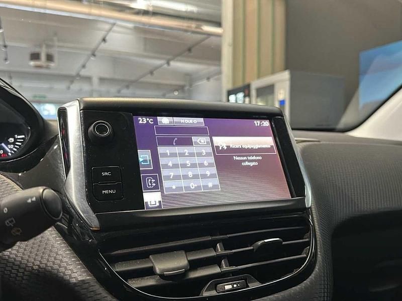 Usata Peugeot 2008 Active 100 CV (73 kW) 2016 Bianco SUV