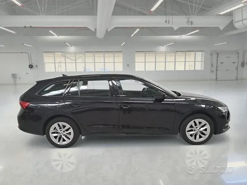 Usata Skoda Octavia Executive 149 CV (109 kW) 2022 Nero Station wagon