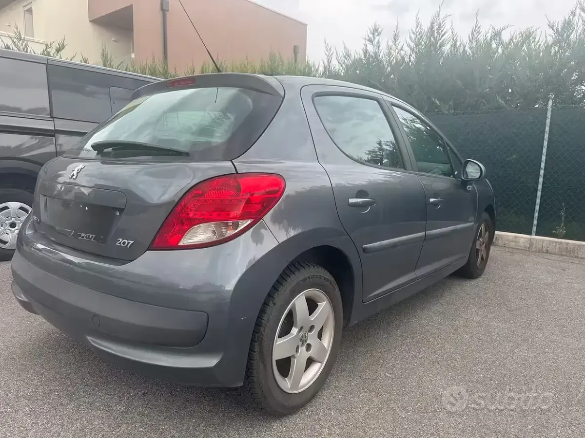 Usata Peugeot 207 73 CV (53 kW) 2009 Grigio Utilitaria