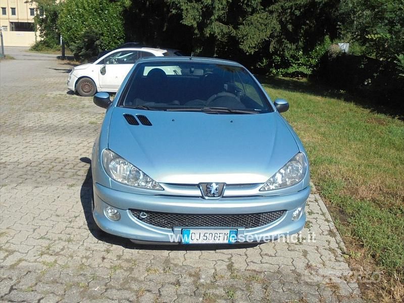 Usata Peugeot 206 CC 109 CV (80 kW) 2003 Blu Cabrio