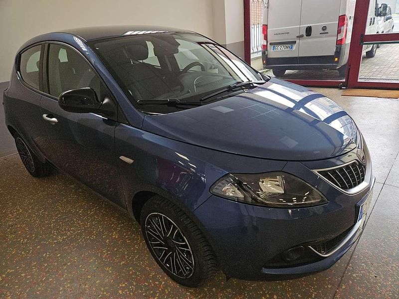Usata Lancia Ypsilon Silver 69 CV (50 kW) 2022 Blu/azzurro Utilitaria