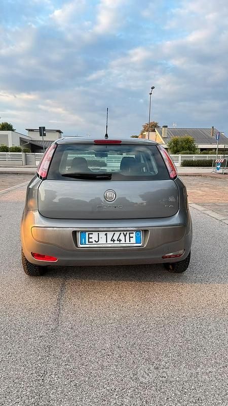 Usata Fiat Punto Evo 95 CV (69 kW) 2011 Grigio Utilitaria