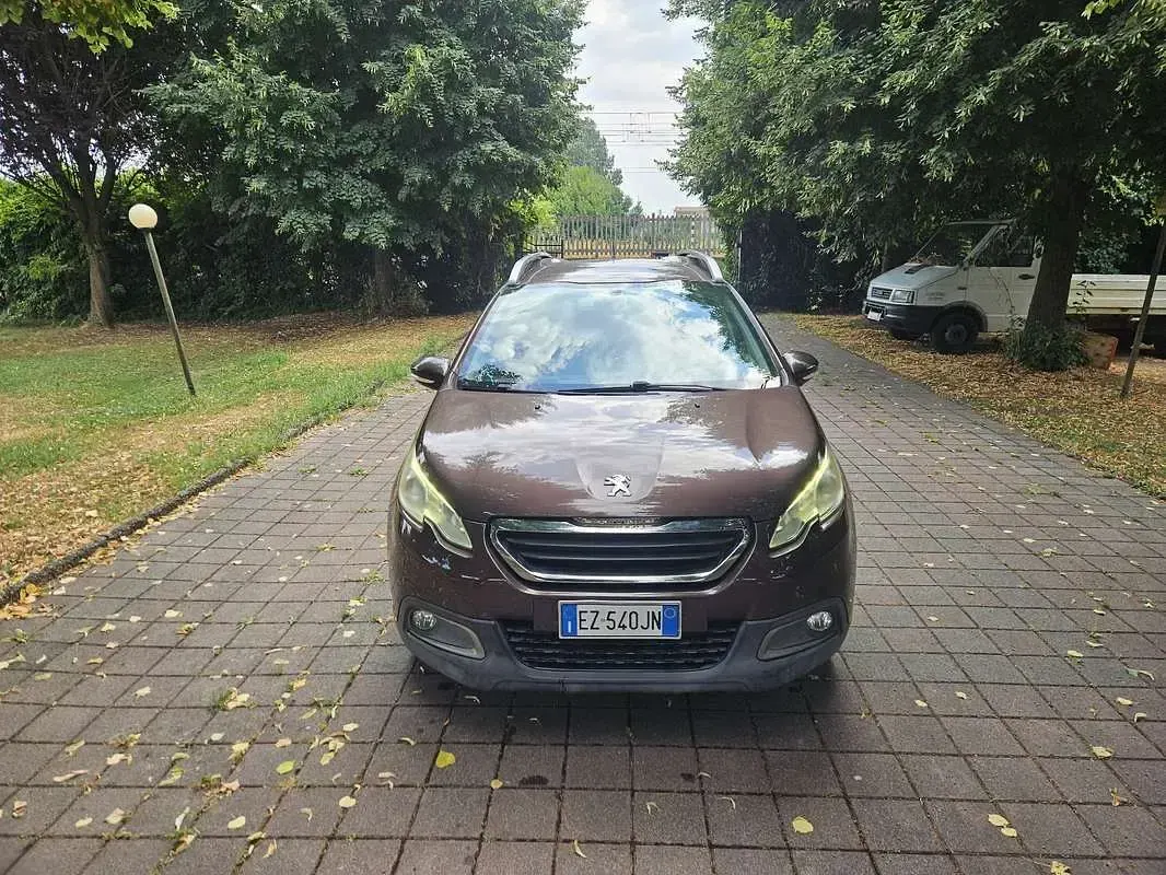 Usata Peugeot 2008 Active 68 CV (50 kW) 2015 Marrone SUV