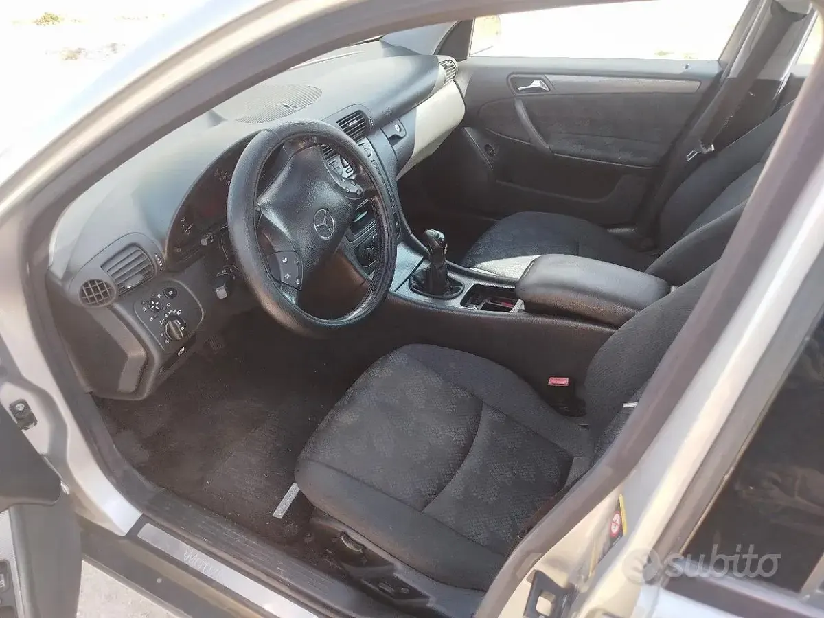 Usata Mercedes C220 143 CV (105 kW) 2003 Grigio Berlina