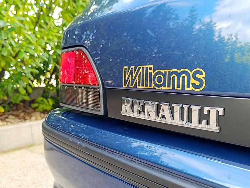 Usata Renault Clio 147 CV (108 kW) 1993 Blu/azzurro Berlina