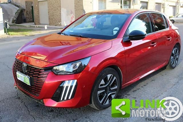 Usata Peugeot 208 Allure 101 CV (74 kW) 2024 Rosso Utilitaria