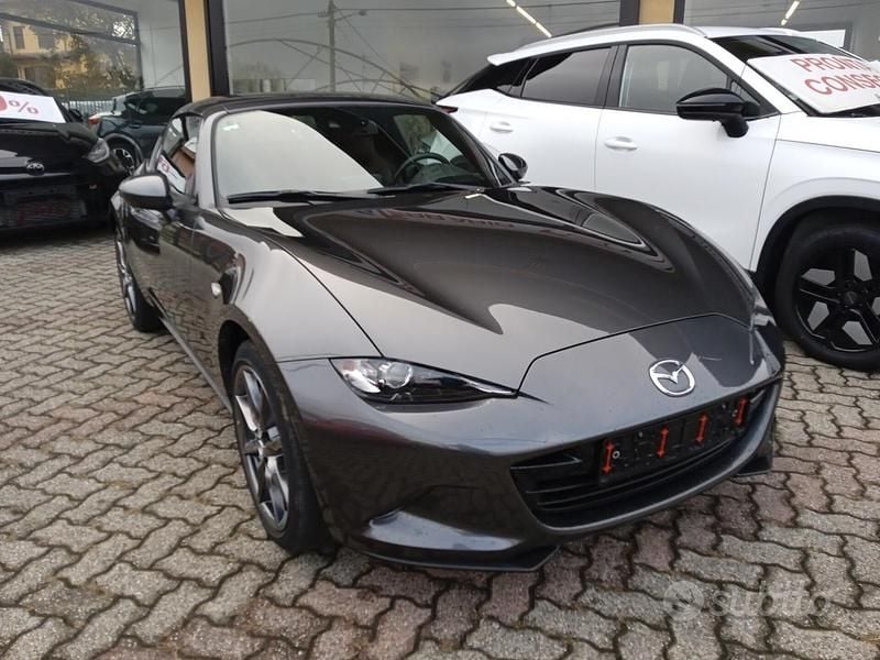 Usata Mazda MX5 Inclusive 160 CV (117 kW) 2017 Grigio Cabrio