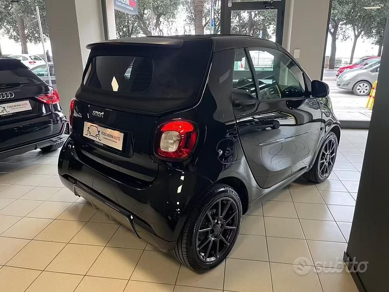 Usata Smart ForTwo Cabrio Brabus 71 CV (52 kW) 2019 Nero Cabrio