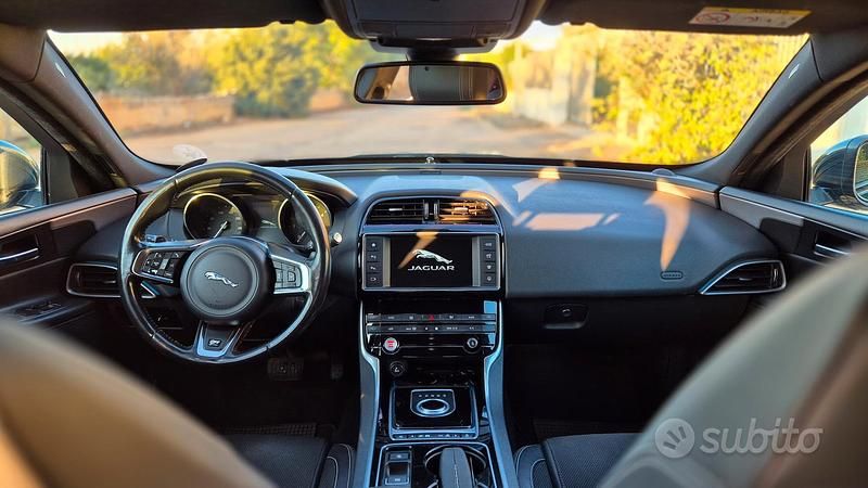 Usata Jaguar XE R-Sport 180 CV (132 kW) 2016 Verde Berlina