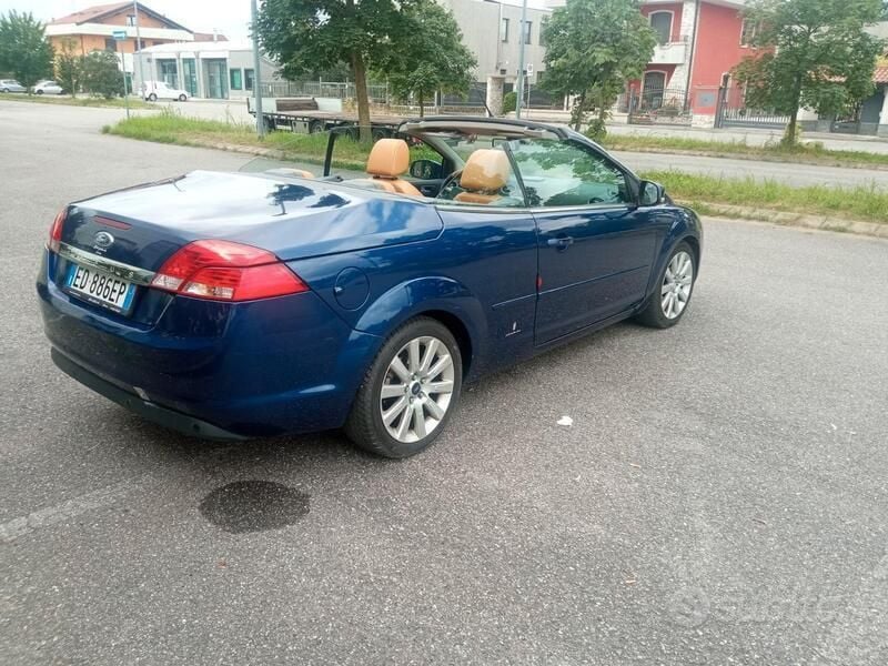 Usata Ford Focus Cabriolet 136 CV (100 kW) 2010 Blu Cabrio