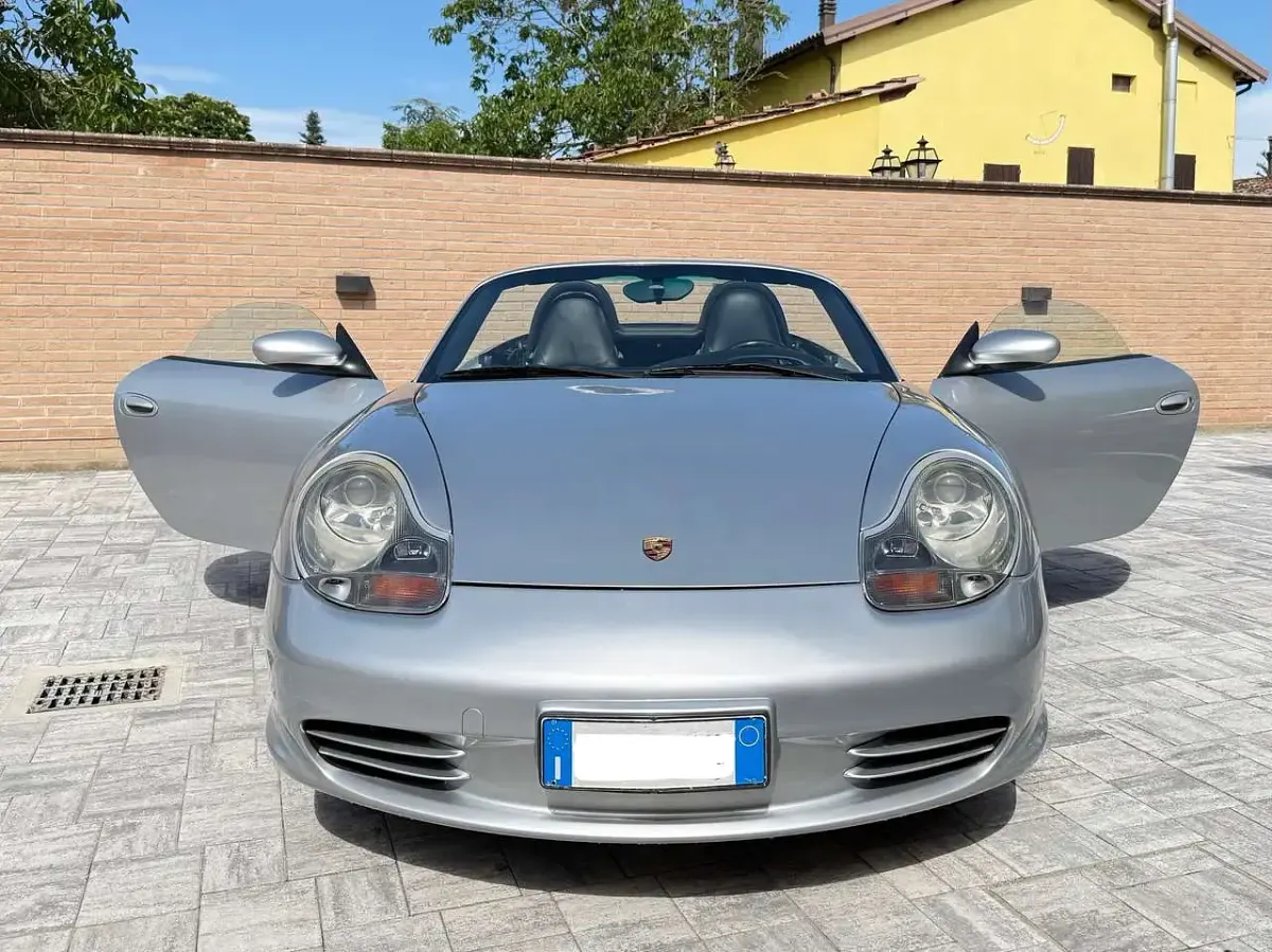 Second-hand Porsche Boxster 228 CP (167 kW) 2003 Argintiu Cabrio
