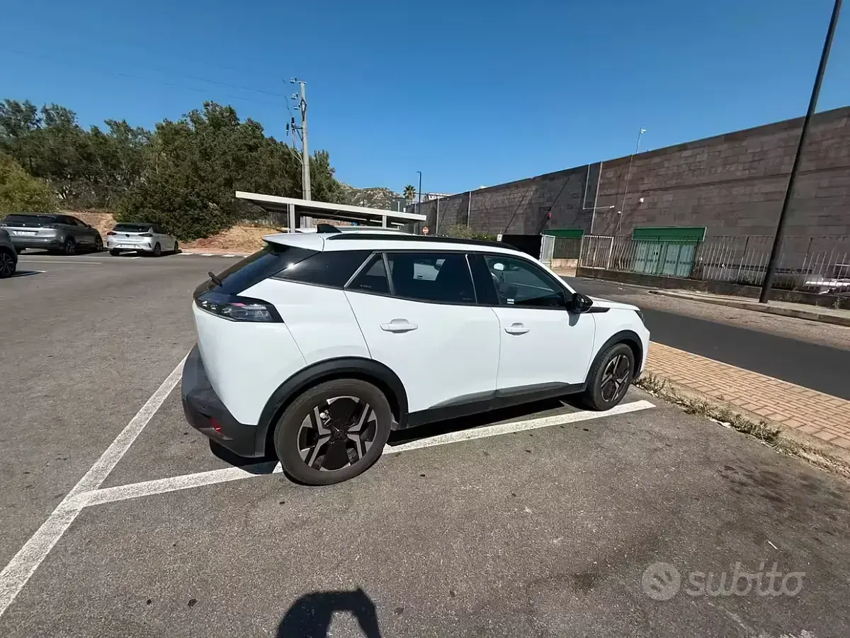 Usata Peugeot 2008 130 CV (95 kW) 2023 SUV