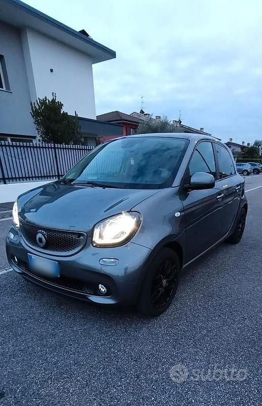 Usata Smart ForFour Prime 90 CV (66 kW) 2017 Grigio Utilitaria