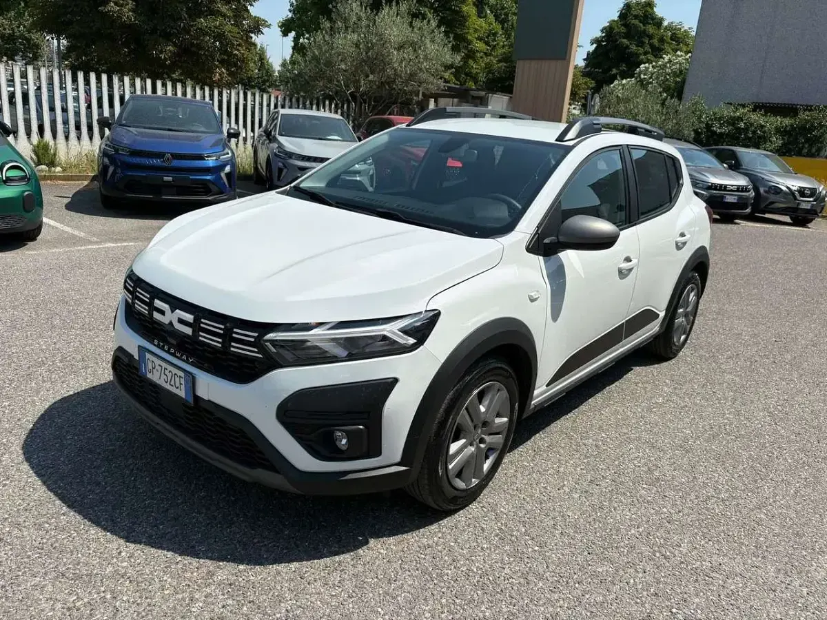 Usata Dacia Sandero Expression 101 CV (74 kW) 2023 Bianco Berlina