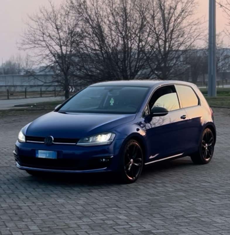 Blu Usata 2013 VW Golf VII Highline Tre volumi | 12.390 € (Molto cara) - Immagine 1/4